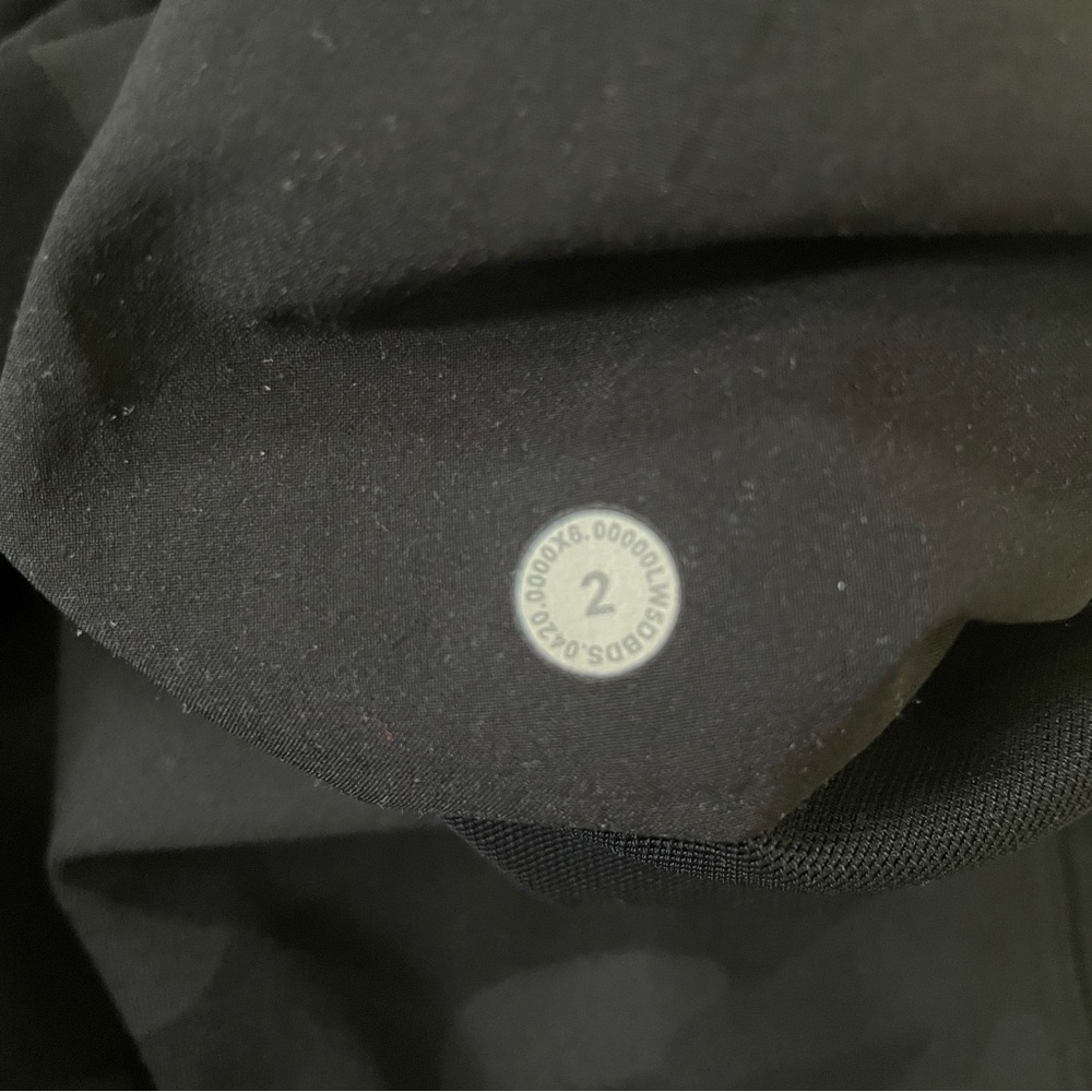 Lululemon Stretch High Rise 7/8 Pants - Camo Size 2 - Picture 4 of 9